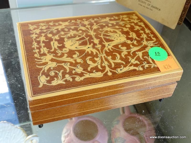 (WR) VINTAGE INLAID GERMAN MUSIC BOX. LID HAS GLUE SEPARATION FRONT LEFT CORNER. NEEDS ATTENTION.