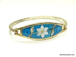 SIGNED ALPACA MEXICO MOTHER OF PEARL AND BLUE ENAMEL INLAID FLORAL DECORATED BRACELET WITH HINGED