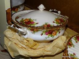 (K) OVER TOP OF THE REFRIGERATOR, ROYAL ALBERT OLD COUNTRY ROSES CHINA. 10 DINNER PLATES, 12