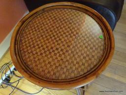 (FR) ROUND RATTAN AND WICKER STYLE GLASS TOP TABLE: 24"x25.5"