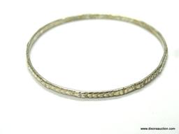 .925 STERLING SILVER LADIES ART DECO DESIGN BANGLE BRACELET. 9.5 GRAMS