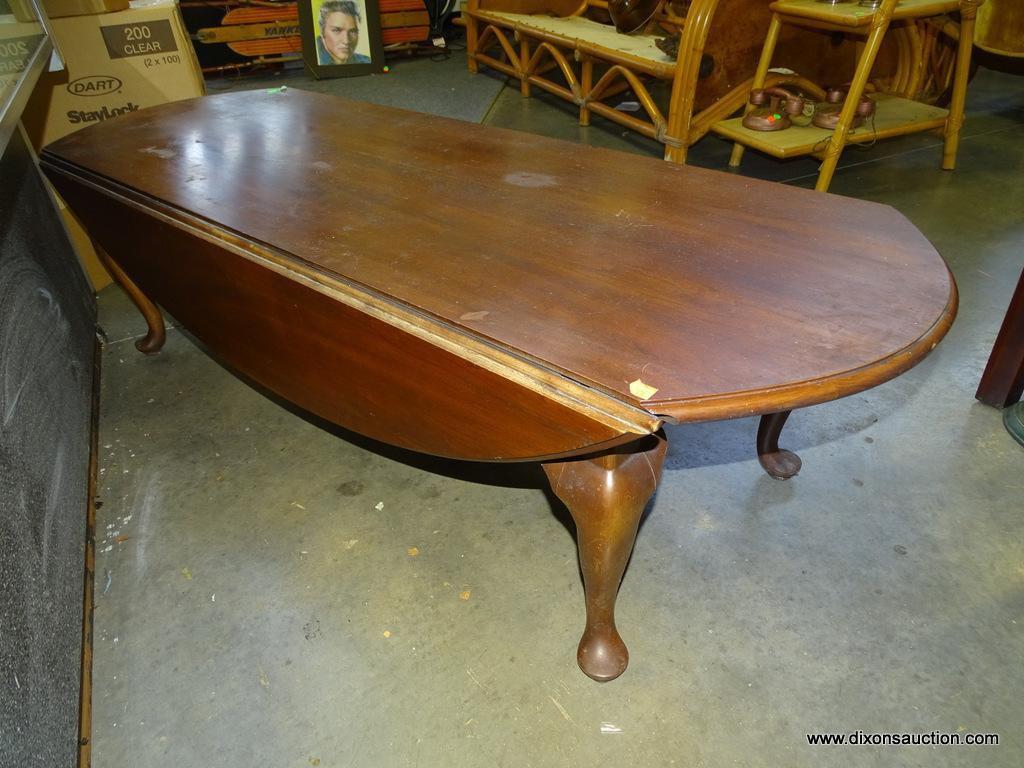 (SC) HENKEL HARRIS MAHOGANY QUEEN ANNE DROP SIDE COFFEE TABLE: 59"x37"x16". DELIVERY IS AVAILABLE