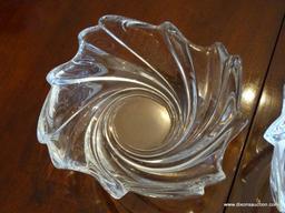 (DR) PAIR OF CRYSTAL SPIRAL PATTERNED CANDY DISHES: 7" DIA.