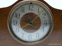 GENERAL ELECTRIC - ELECTRIC MAHOGANY MANTEL CLOCK MEASURES 7.25" T X 14" W