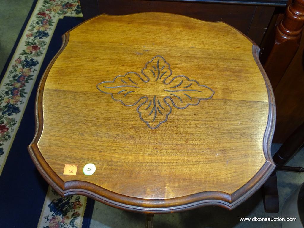 (A1) ANTIQUE VICTORIAN WALNUT CANDLE STAND WITH SCALLOPED TOP AND LINE CARVING. 18X32