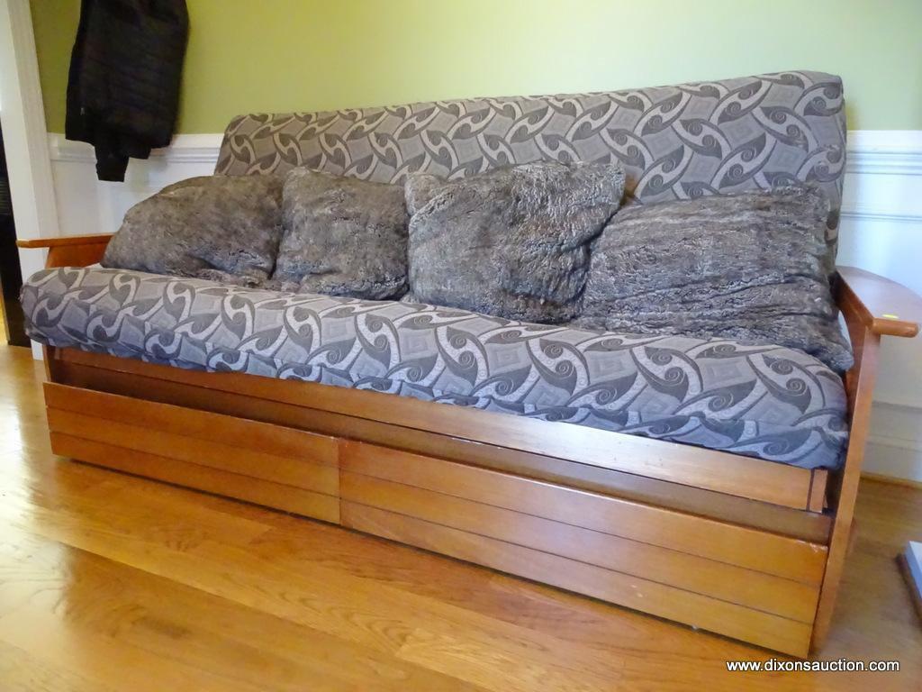 (LR) CONTEMPORARY OAK FUTON IN EXCELLENT CONDITION. HAS 2 TRUNDLE DRAWERS UNDERNEATH FOR EXTRA