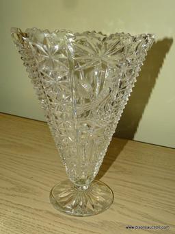 (LR) CRYSTAL CUT VASE WITH BIRD THEME: 9" TALL