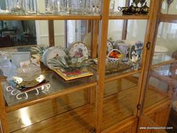 (DR) CONTENTS OF ENTIRE 2ND SHELF OF CHINA CABINET: GLASS CAT. PAINTED PLATES WITH COLONIAL STYLE