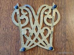 (DR) VIRGINIA METALCRAFTERS JAMES MADISON CYPHER TRIVET 10-53 (1995)