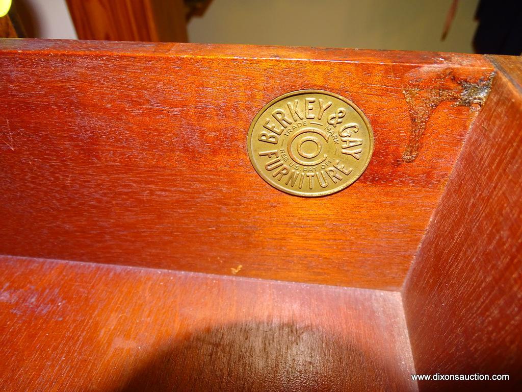 (BR3) DRESSER; ANTIQUE BERKEY AND GAY 5 DRAWER MAHOGANY DRESSER WITH COLUMNED CORNERS AND A MIRROR: