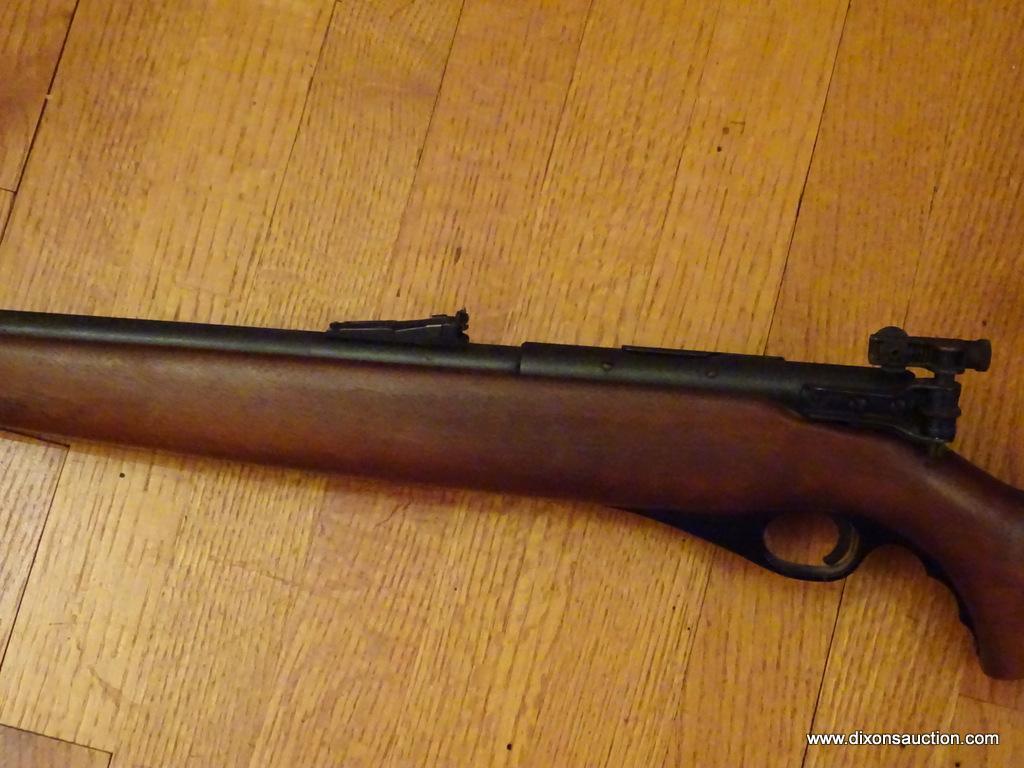 (LR) GUN; MOSSBERG .22 MILITARY STYLE BOLT ACTION RIFLE