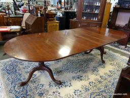 (R1) VIRGINIA GALLERIES HENKEL HARRIS FINE FURNITURE SOLID WILD BLACK CHERRY DINING ROOM TABLE WITH