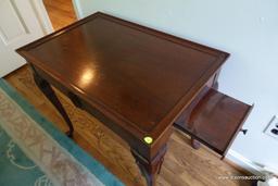 (BD4) HICKORY CHAIR CO. QUALITY MAHOGANY QUEEN ANNE TEA TABLE WITH SHELL CARVING AND 2 SLIDE OUT