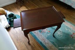 (BD4) HICKORY CHAIR CO. QUALITY MAHOGANY QUEEN ANNE TEA TABLE WITH SHELL CARVING AND 2 SLIDE OUT