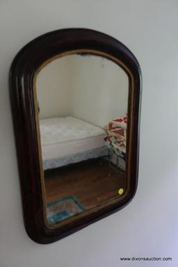 (BD4) ANTIQUE MAHOGANY FRAMED MIRROR WITH THE ORIGINAL WAVY GLASS MIRROR IN EXCELLENT CONDITION.