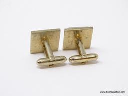 VERY COLLECTIBLE VINTAGE PAIR OF MASONIC CUFFLINKS. YOU HAVE THE MASONIC EMBLEM CENTERED OVER A