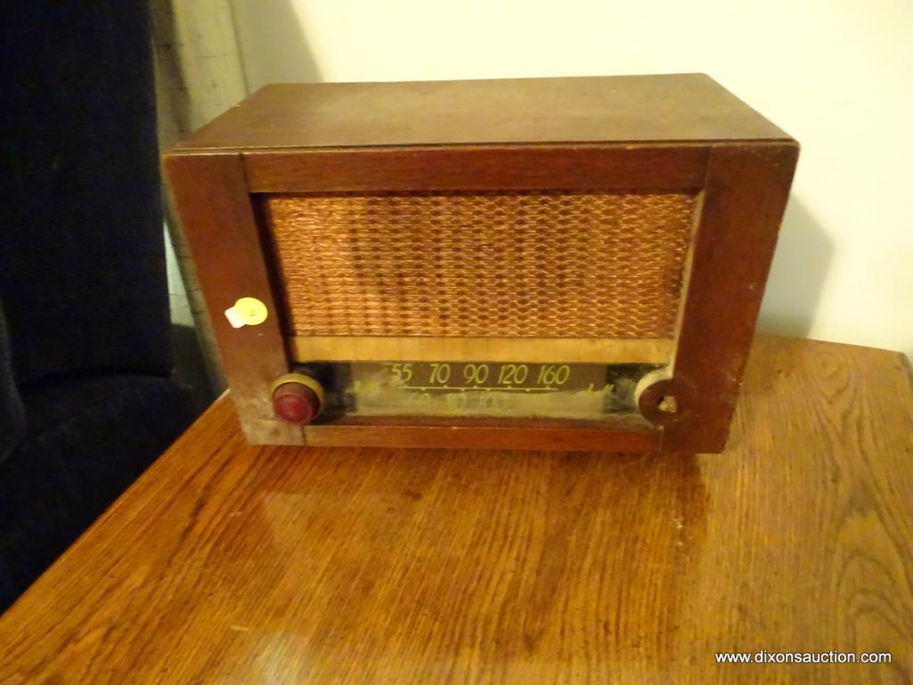 (LR) VINTAGE GENERAL ELECTRIC TUBE RADIO; MODEL #410, WOODEN CABINET, HAS BACK ON IT, 6 TUBE MODEL