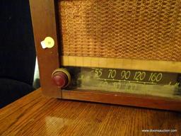 (LR) VINTAGE GENERAL ELECTRIC TUBE RADIO; MODEL #410, WOODEN CABINET, HAS BACK ON IT, 6 TUBE MODEL