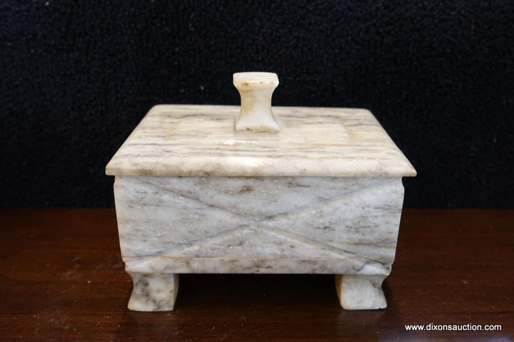 (WIN) MARBLE RECTANGULAR FOOTED TRINKET BOX WITH LID; CUBE KNOB ON LID WITH CROSS OR X-MARKS CARVED