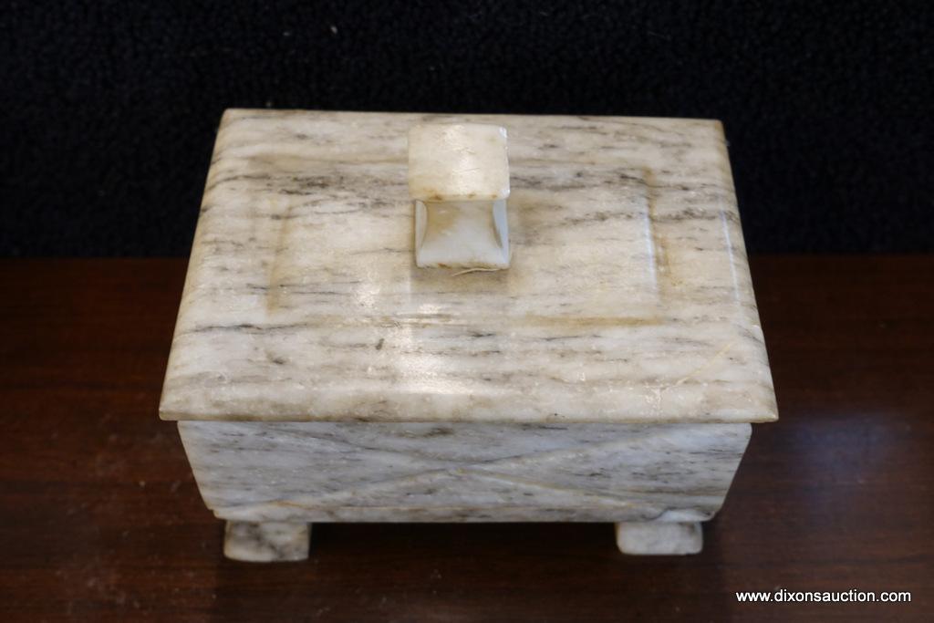 (WIN) MARBLE RECTANGULAR FOOTED TRINKET BOX WITH LID; CUBE KNOB ON LID WITH CROSS OR X-MARKS CARVED