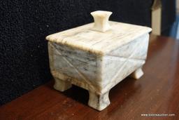 (WIN) MARBLE RECTANGULAR FOOTED TRINKET BOX WITH LID; CUBE KNOB ON LID WITH CROSS OR X-MARKS CARVED