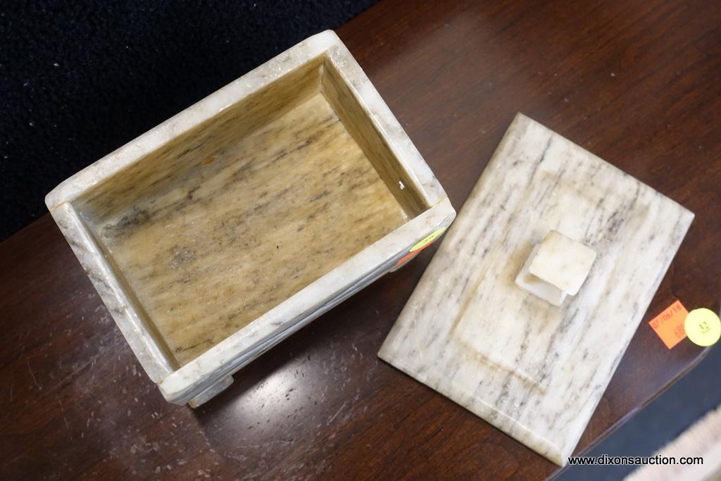 (WIN) MARBLE RECTANGULAR FOOTED TRINKET BOX WITH LID; CUBE KNOB ON LID WITH CROSS OR X-MARKS CARVED