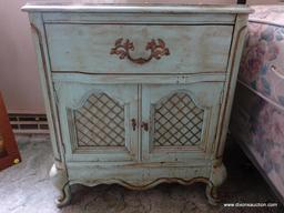 (BED) LIGHT GREEN FRENCH PROVINCIAL NIGHTSTAND BY BASSETT FURNITURE; SINGLE DRAWER OVER A 2 DOOR