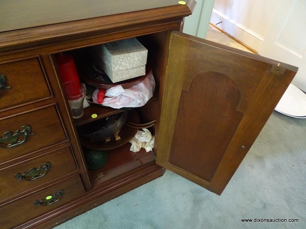 VINTAGE WOODEN BUFFET/SIDEBOARD