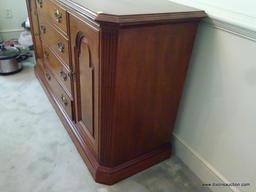 VINTAGE WOODEN BUFFET/SIDEBOARD