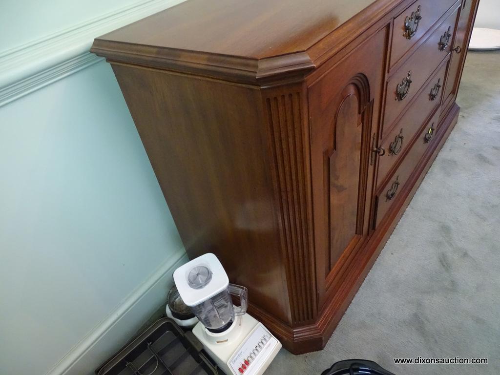 VINTAGE WOODEN BUFFET/SIDEBOARD