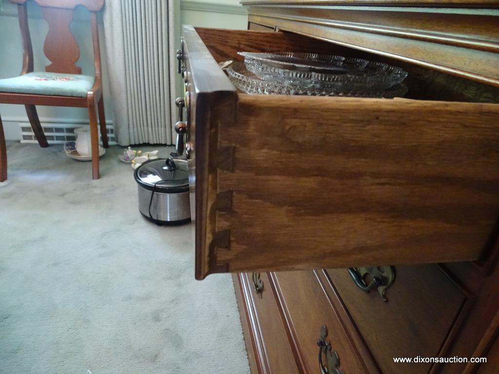 VINTAGE WOODEN BUFFET/SIDEBOARD