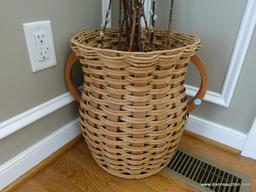 (FOYER) WOVEN BASKET WITH WOODEN HANDLES-15"DIA. X 15"H