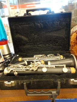 (DIS)ARTLEY STUDENT CLARINET IN CASE