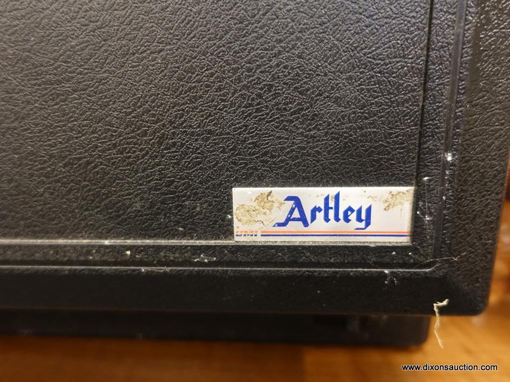 (DIS)ARTLEY STUDENT CLARINET IN CASE