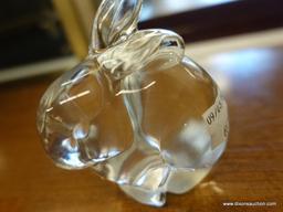 (DIS) FENTON GLASS BUNNY FIGURINE