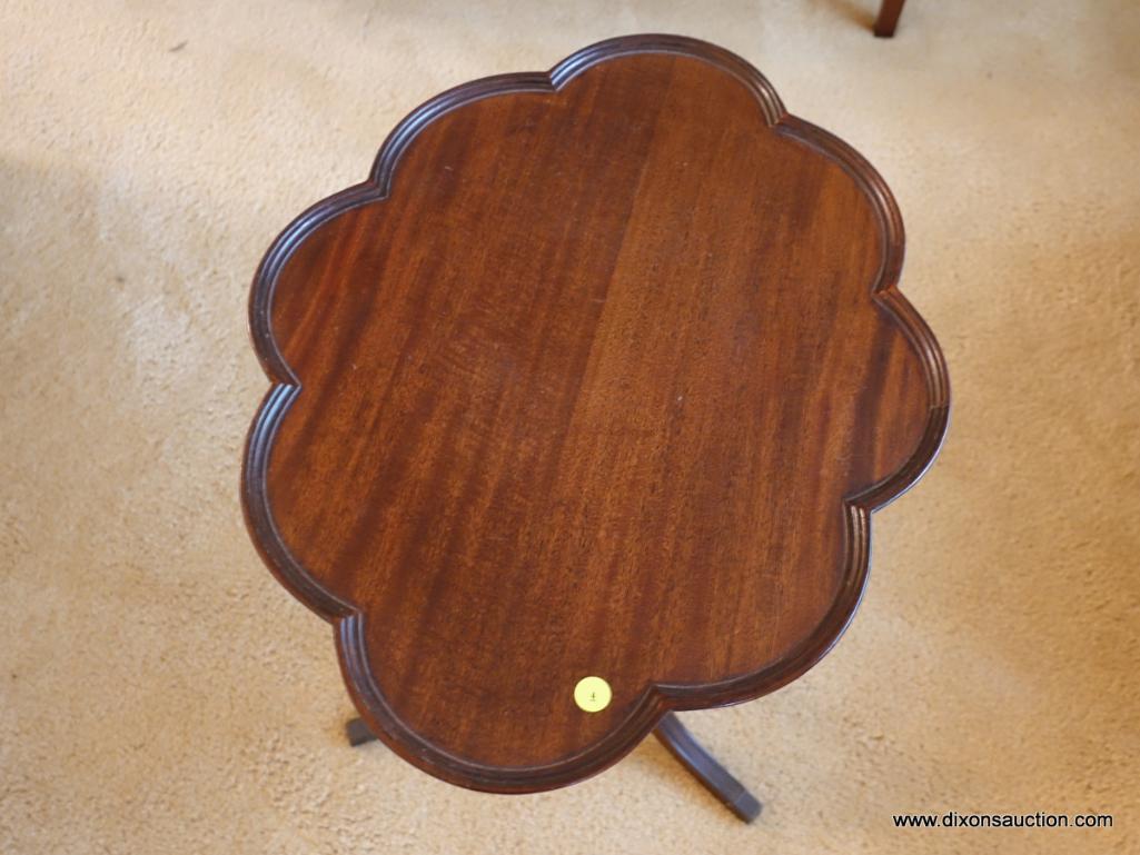 (LR) VINTAGE MAHOGANY (1950'S-60'S) OVAL PIE CRUST TILT TOP TABLE- ORIGINAL FINISH- COLUMNED