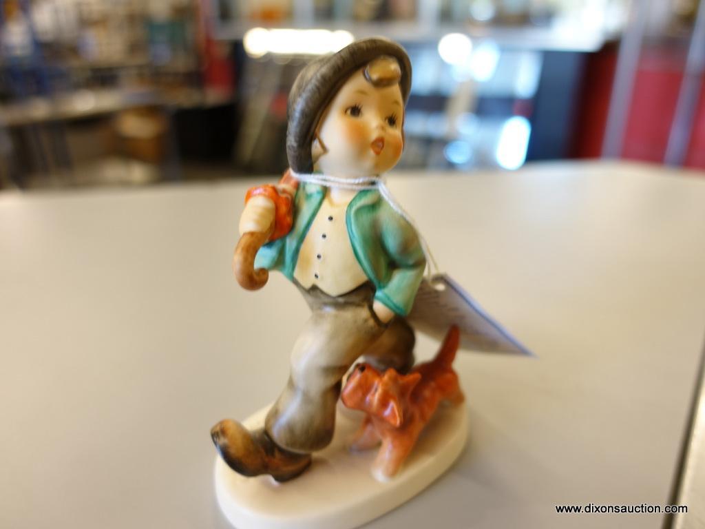 VINTAGE GOEBEL HUMMEL FIGURINE