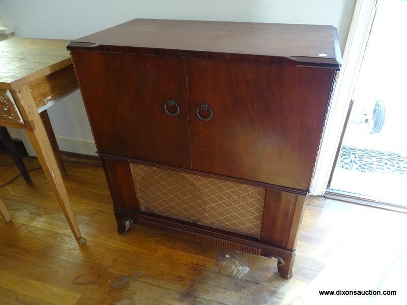 (LR) VINTAGE MAHOGANY RCA STEREO IN CABINET- AM/FM AND PHONOGRAPH- 30"W X 16"L X 34"H- ( DELIVERY