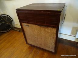 (DR) VINTAGE MID-CENTURY MODERN MAHOGANY STEREOGRAPHIC PHONOGRAPH IN CABINET- 22"W X 17"L X 29"H