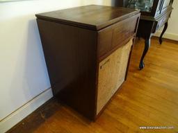 (DR) VINTAGE MID-CENTURY MODERN MAHOGANY STEREOGRAPHIC PHONOGRAPH IN CABINET- 22"W X 17"L X 29"H
