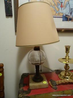 (UHAL) VINTAGE TABLE LAMP WITH MARBLE BASE, BRASS BODY, AND GLASS TOP. HAS SHADE: 16 IN TALL