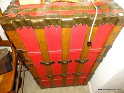 (UHAL) ANTIQUE STEAMER TRUNK WITH OAK BOARDS AND BRASS HARDWARE: 36 IN X 21.5 IN X 13 IN