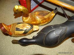 (UHAL) LOT OF 3 DUCK DECORATIONS (2 ARE HANDMADE)