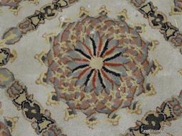 HAND WOVEN ORIENTAL RUG "LMTT WHEEL" 100% WOOL PILE MADE IN INDIA. RETAIL $1,699. MEASURES 10 FT 11