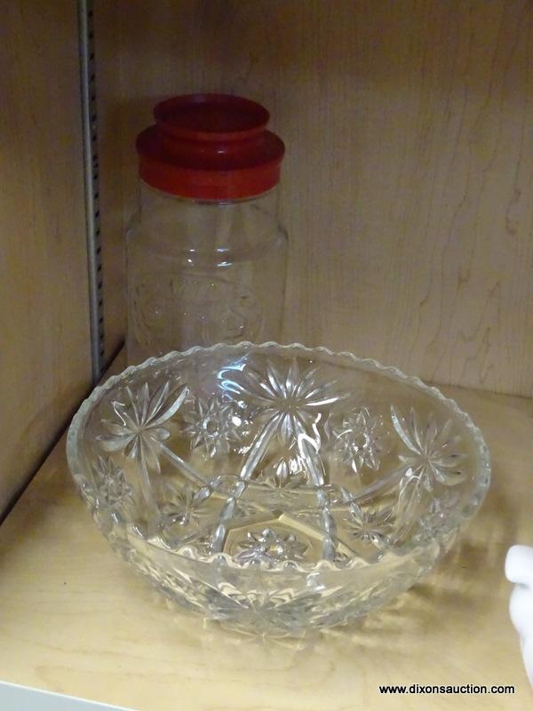 (R1A) SHELF LOT OF ASSORTED GLASS ITEMS; THIS LOT INCLUDES A CAKE PLATE, 6 CORDIAL GLASSES, A STAR