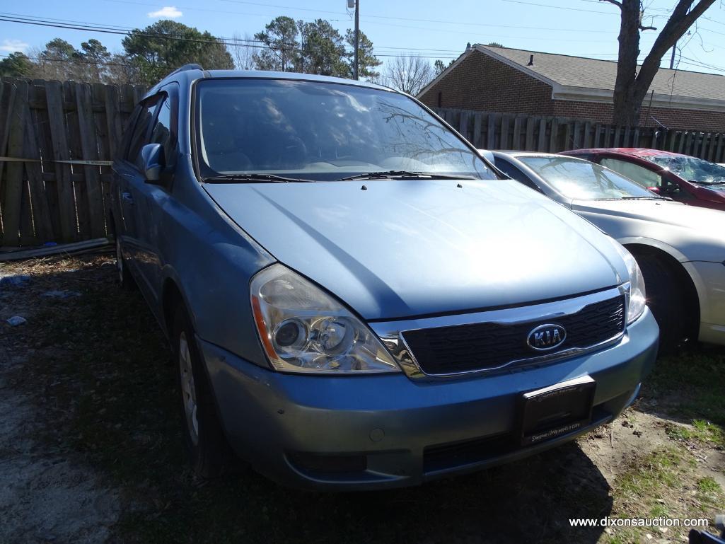 2009 BLUE KIA SEDONA LX MINIVAN; VIN KNDMB233596311415. THIS CAR HAS A BLOWN MOTOR AND WAS ABANDONED