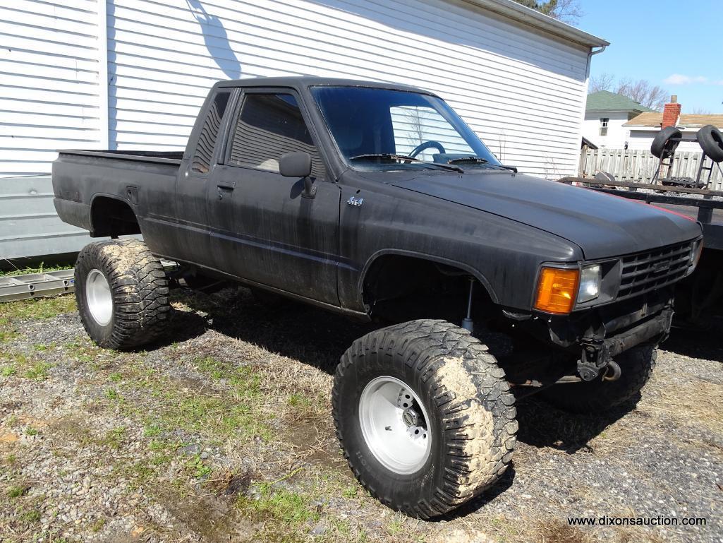 1985 PRIMER BLACK TOYOTA PICK UP TRUCK; VIN JT4RN66S0F5052518. TOYOTA SR5 XTRACAB 4WD PICK UP TRUCK.