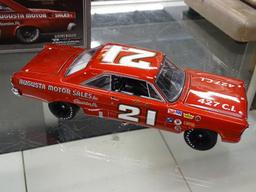 (R2) UNIVERSITY OF RACING LEGENDS 1:24 SCALE DIECAST MODEL CAR; #21 MARVIN PANCH 1965 FORD GALAXIE,