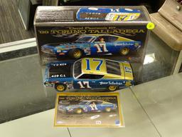 (R4) UNIVERSITY OF RACING LEGENDS 1:24 SCALE MODEL DIECAST CAR; #17 DAVID PEARSON 1969 TORINO