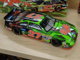 (R1) NASCAR 1:24 COLLECTIBLE DIECAST STOCK CAR; KENNY IRWIN G.I. JOE #27 1997 THUNDERBIRD, GREEN